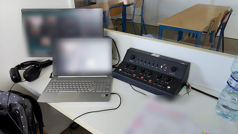 Console da interprete con cuffie